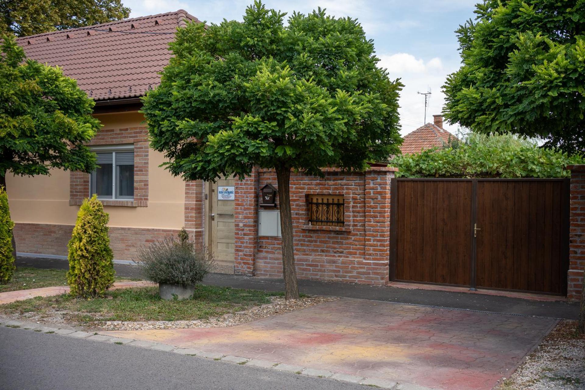 Holiday Apartmanhaz ยูลา ภายนอก รูปภาพ