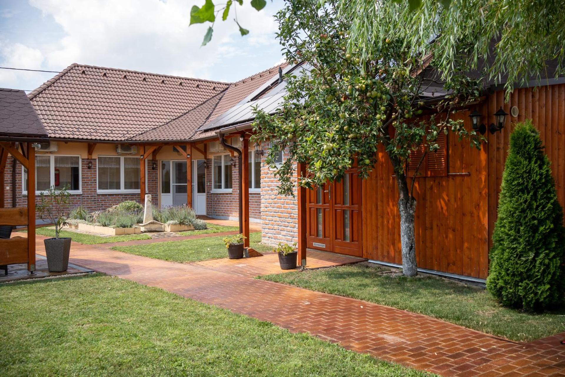 Holiday Apartmanhaz ยูลา ภายนอก รูปภาพ